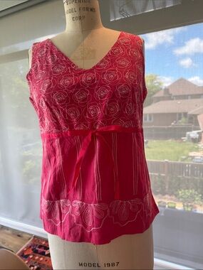 Nine & Co. Fuchsia V-Neck Sleeveless Embroidered Tie-Waist Top